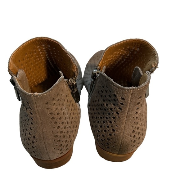 Lucky Brand Grey suede Basel laser cut pattern almond front ankle boots Sz 7 1/2 - Picture 6 of 7